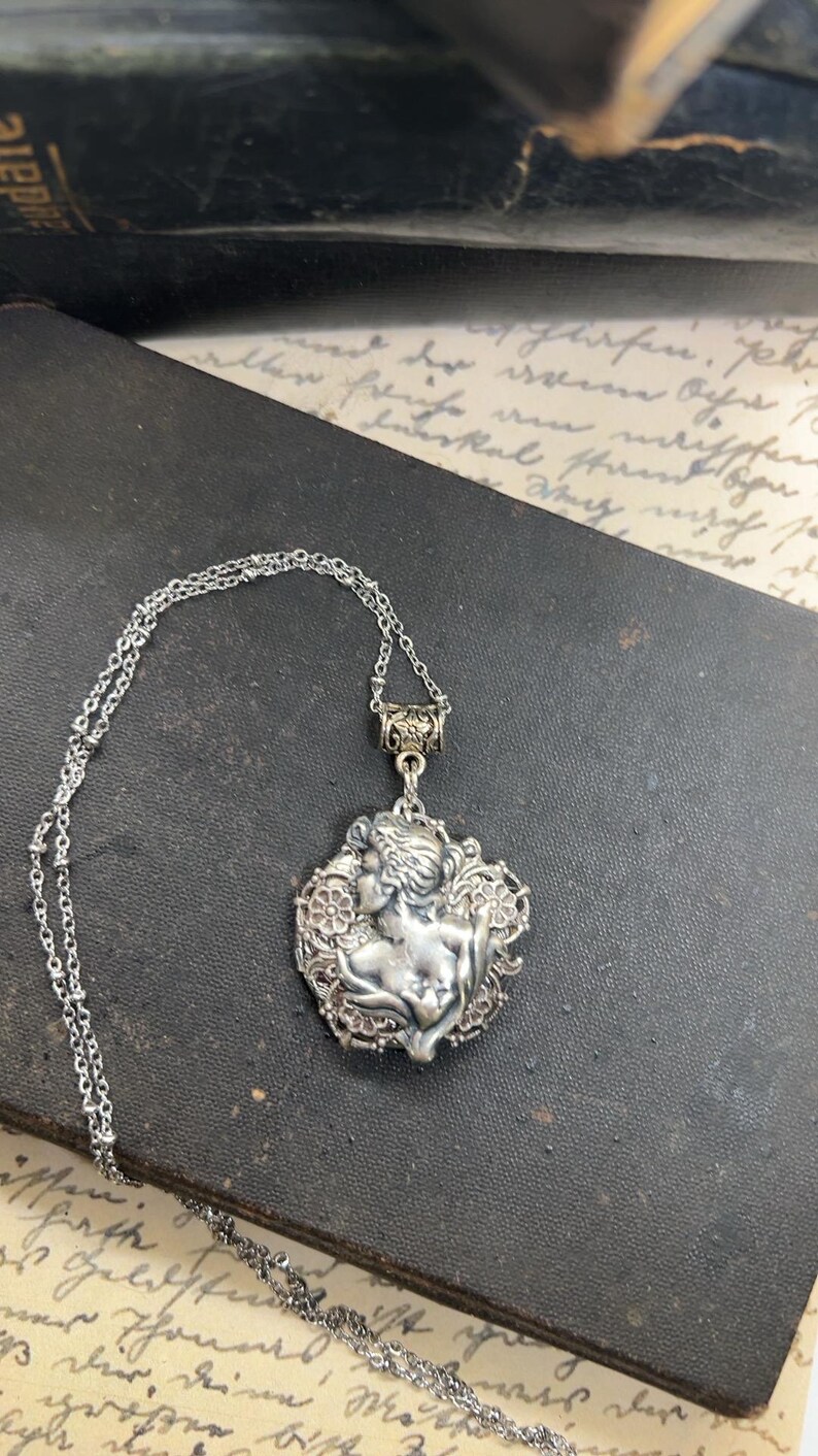 Victorian Lady Locket - Silver Tone Filigree Locket - Timeless Gift for ...