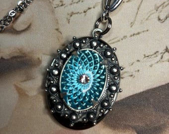 Starburst glass photo locket - vintage aquamarine - thoughtful gift for her - sentimental gift