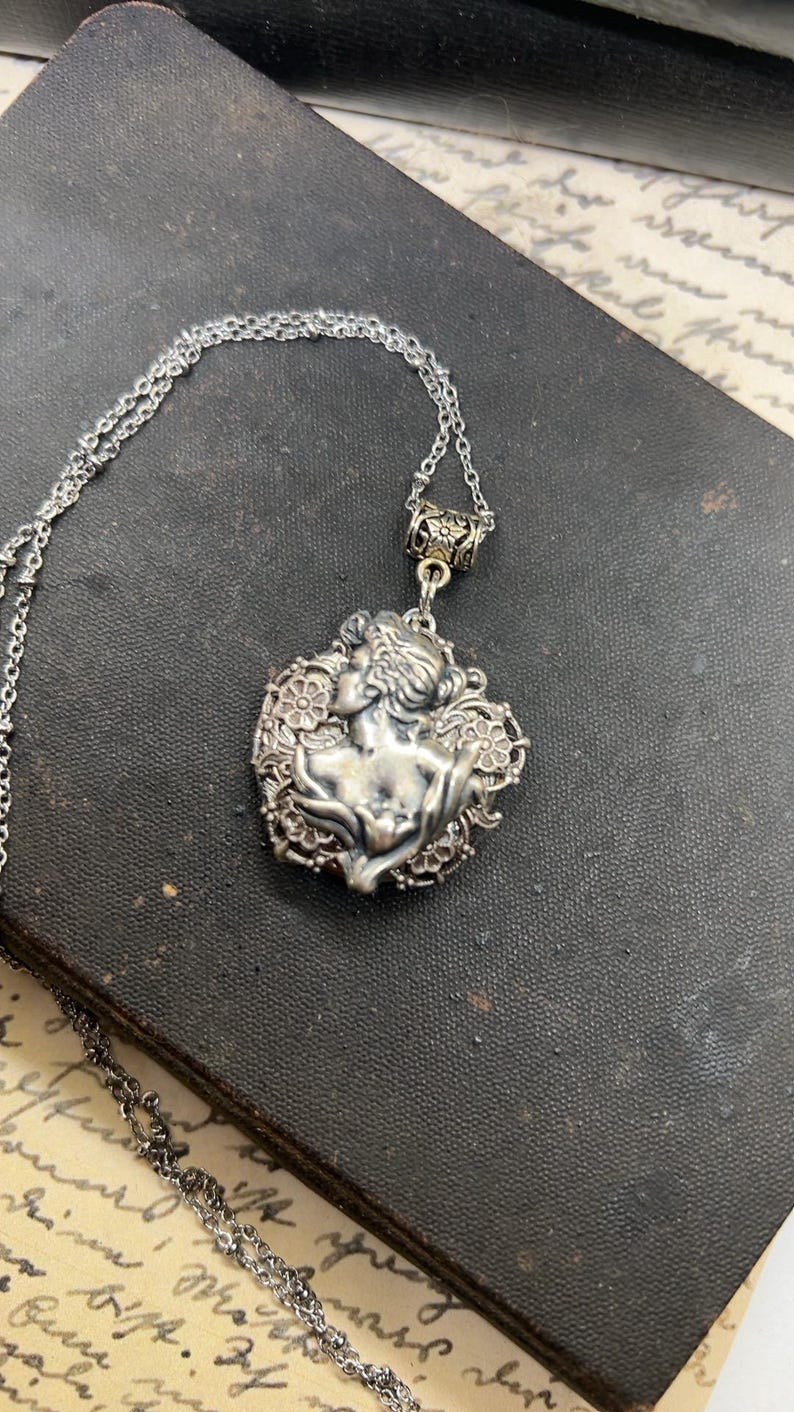 Victorian Lady Locket - Silver Tone Filigree Locket - Timeless Gift for ...