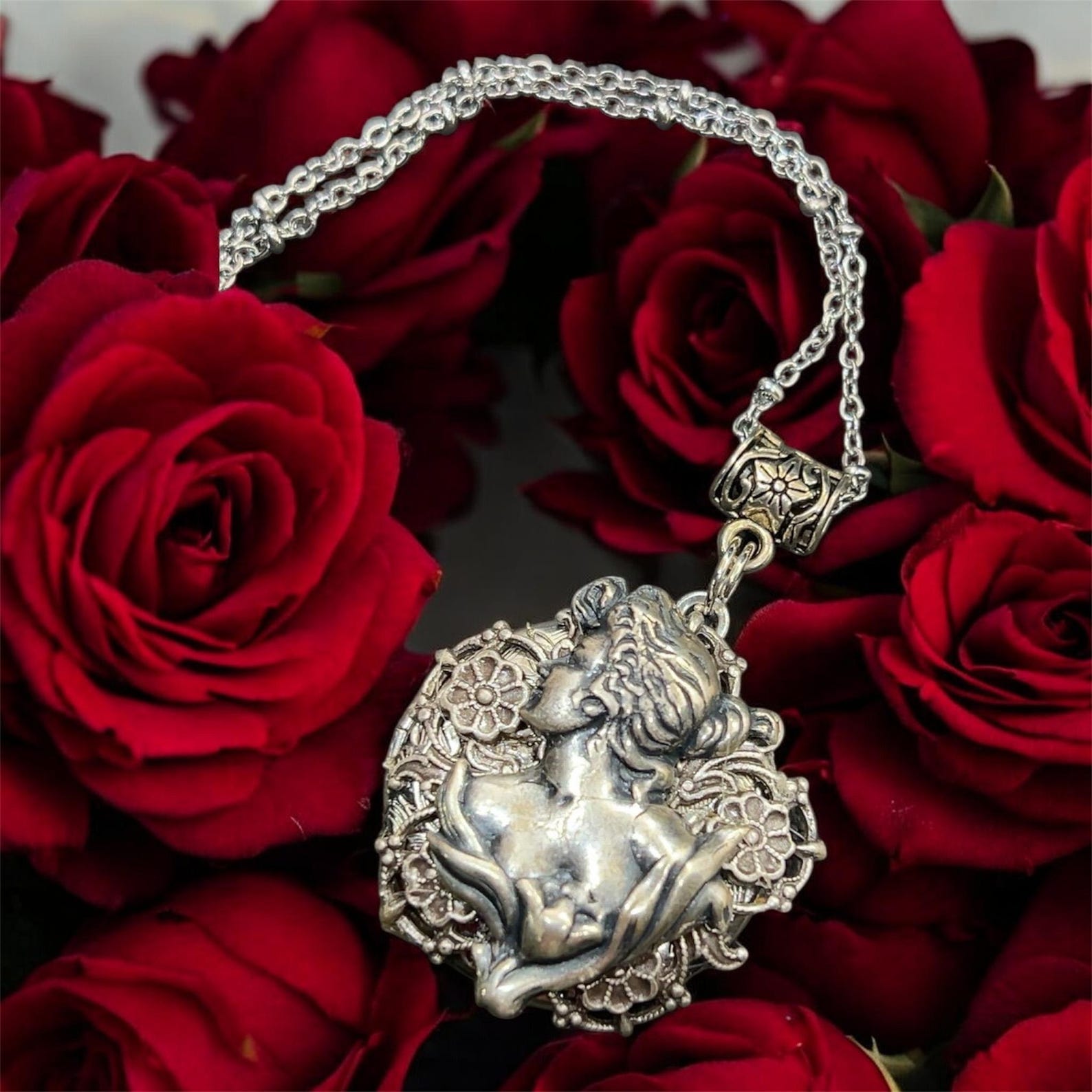 Victorian Lady Locket - Silver Tone Filigree Locket - Timeless Gift for ...