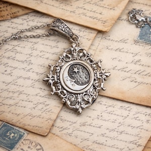 Medallón para fotos, medallón de cielo estrellado, luna y estrellas, medallón ovalado, regalo para ella, regalo para mamá, regalo de cumpleaños, tono plateado, regalo para esposa