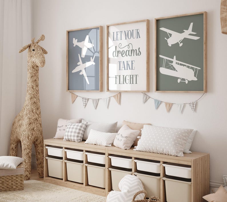 Láminas de arte de avión neutrales para guardería, decoración de pared de avión para bebé niño, guardería de aviación, juego de 3 impresiones o lienzos de aviones para niño pequeño. imagen 2