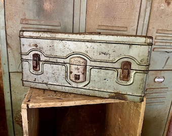 Vintage UMCO Aluminum 3-tiered Tackle Box - Model 103A - Filled W/ Vintage Tackle, Hooks, Lures, Weights Deep Bottom Compartment - Etsy Vintage UMCO Aluminum 3-tiered Tackle Box - Model 103A - Filled W/ Vintage Tackle, Hooks, Lures, Weights Deep Bottom Compartment - Etsy