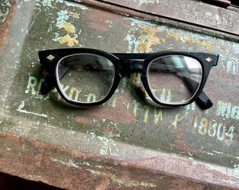 Okulary korekcyjne z lat 50. w czarnej, rogowej oprawie SO Z87, okulary ochronne Buddy Holly Rockabilly 46-24 (4 1/2-5 3/4 cala) – okulary vintage