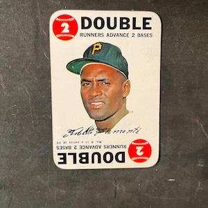 Carta da baseball Topps Game di Roberto Clemente del 1968 n. 6 &quot;Double Runners Advance 2 Bases&quot; in condizioni eccellenti/ottime, cimeli sportivi da collezione dei Pittsburgh Pirates.