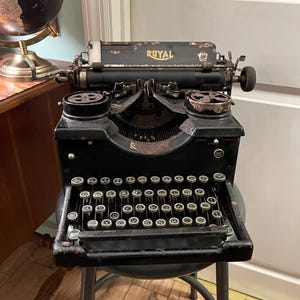 Royal 10 Typewriter - Etsy