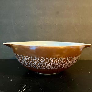 PYREX Woodland Cinderella Mixing Bowl 4qt. 444 Corning, NY (Baking & Microwave) 1970s-1980s Collectible Pyrex Glass Kitchen Bakeware