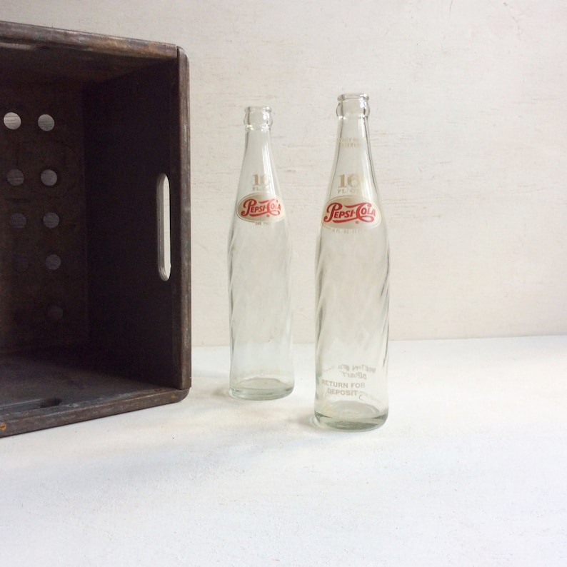 Retro Pair of PEPSI COLA 1967 & 1971 Clear Swirl Glass 16oz Collectible