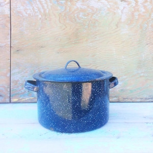 Vintage 2 Piece Cobalt Blue & White Speckled Enamelware Cooking Pot w/ Lid, Rustic Farmhouse Metal Wash Basin, Outdoor Garden Vase Vessel