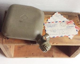 Military Water Canteen w/ Attached Lid "1997 US SKILCRAFT 1A863" Army Green Plastic Water Bottle Jug, Green Travel Beveridge Container