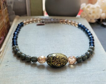 Rustieke Tsjechische ketting met glaskralen, indigo, champagnegoud, 18 inch