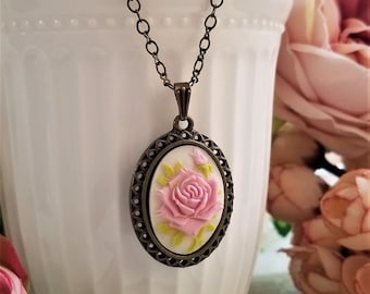 Victorian style cameo pendant necklace, Floral cameo pendant, Cameo necklace, Rose cameo, Antique inspired cameo, Pink rose cameo necklace