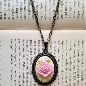 Victorian style cameo pendant necklace, Floral cameo pendant, Cameo necklace, Rose cameo, Antique inspired cameo, Pink rose cameo necklace zdjęcie 4