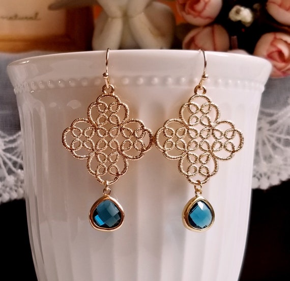 Estilo Victoriano Filigrana Montana De Cristal Azul Cristal Pendientes en Antiguo si