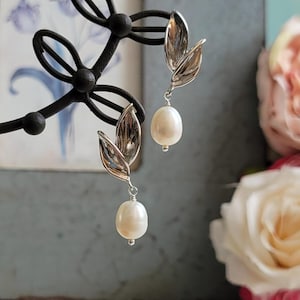 Vintage inspired freshwater pearl earrings,  Baroque freshwater pearl drop silver earrings, Wedding earrings, Pearl drop earrings