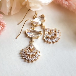 Antique inspired wedding earrings, Fan shape Bridal earrings, CZ drop earrings, Gatsby wedding earrings, Art deco earrings, Sparkle earrings