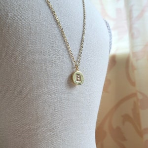 Collar inicial, Joyería de regalos personalizados, Collar de letras de oro delicado, Collar de oro inicial CZ, Regalo de collar colgante de disco inicial de oro