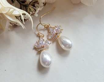 Pearl drop earrings for bride CZ and pearl earrings Pearl wedding jewelry set Classy crown earrings Gold and pearl earrings Antique inspired
