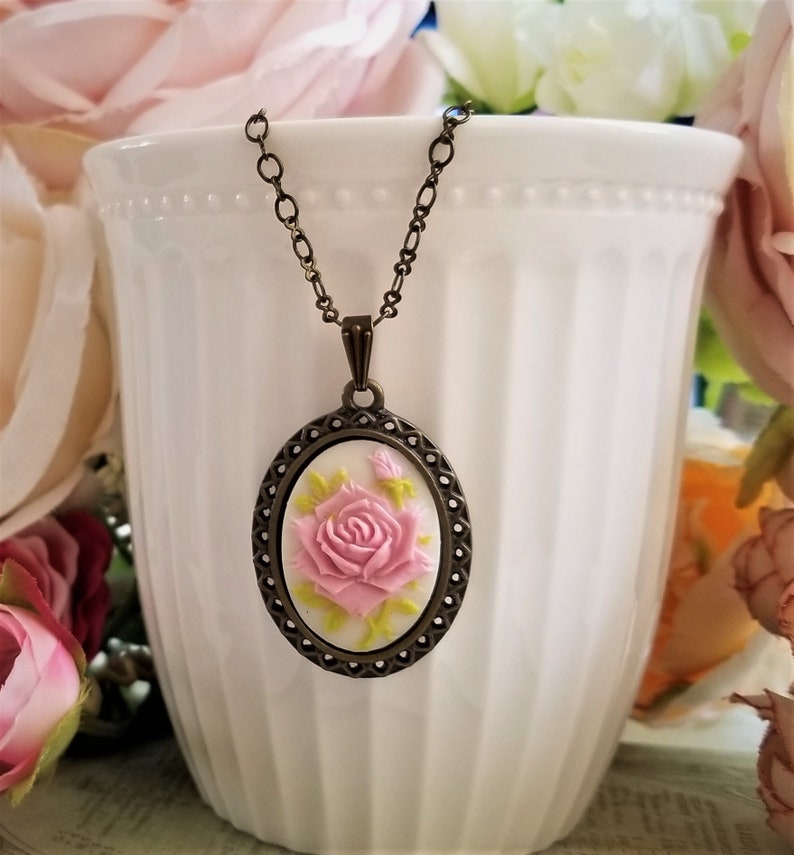 Victoriaanse stijl cameo hanger ketting, bloemen cameo hanger, Cameo ketting, Rose cameo, antiek geïnspireerde camee, roze roos cameo ketting afbeelding 3