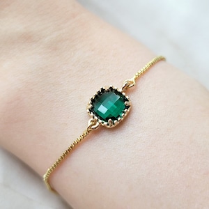 Emerald bracelet Green dainty bracelet Simple gold bracelet Bridesmaid bracelet gift Sliding bracelet Adjustable bracelet Birthstone May