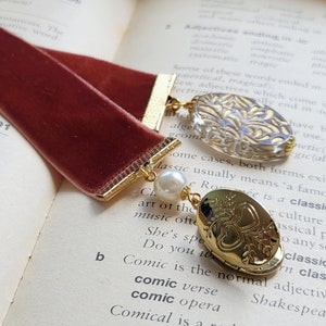 Locket charm bookmark Velvet bookmark Shabby chic bookmark Ribbon bookmark Vintage inspired bookmark Photo locket gift Bookmark for friend
