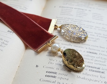 Locket charm bookmark Velvet bookmark Shabby chic bookmark Ribbon bookmark Vintage inspired bookmark Photo locket gift Bookmark for friend
