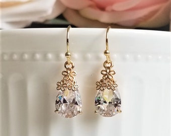 Clear crystal dangling earrings Crystal drop earrings Bridal earrings Teardrop earrings Minimalist earrings Gold earrings Gift for her
