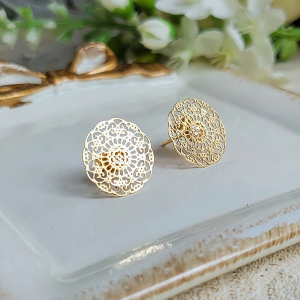 Gold filigree earrings Stud earrings Dainty filigree earrings Gold Mandala flower earrings Moroccan earrings Gold stud filigree earrings