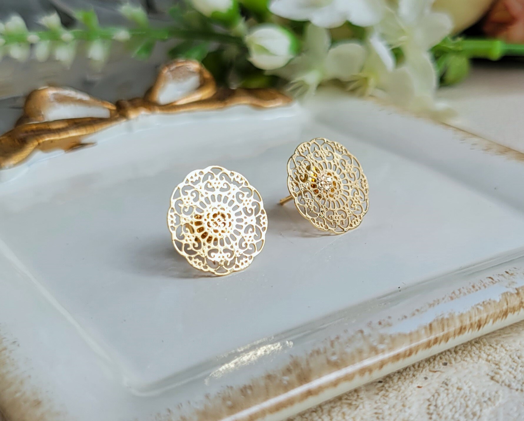 Gold filigree stud earrings sale
