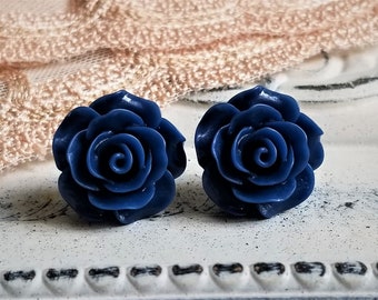 Wendalern Orecchini a perno a forma di rosa con zirconia cubica, piccoli orecchini a forma di rosa rossa, con texture opaca, graziosi fiori di rosa, ipoallergenici, gioielli per donne e ragazze, Zinco