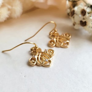 Gold filigree earrings, Filigree dangling earrings, Vintage inspired earrings, Earrings gift, Fleur-de-lis filigree earrings, Minimalist