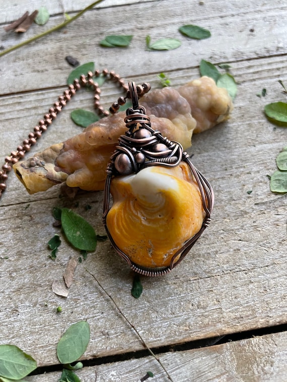 Seashell copper pendant, shell jewelry,ocean necklace,wire jewelry,crystal  necklace, wire wrapped pendant