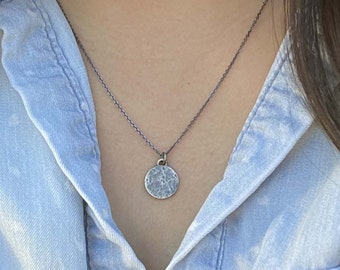 rustieke volle maan ketting, sterling zilver geoxideerde krater maan sieraden, zilveren hemelse ketting