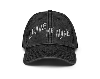 LEAVE ME ALONE - 色褪せた刺繍の黒い帽子