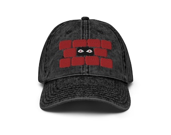 Occhi nel muro - cappello nero sbiadito ricamato