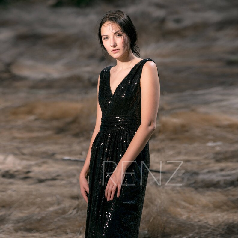 black fitted sequin dress