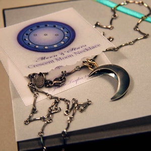 Crescent Moon & Stars Necklace, Crescent Moon Necklace by Jackie Taylor Designs imagem 5