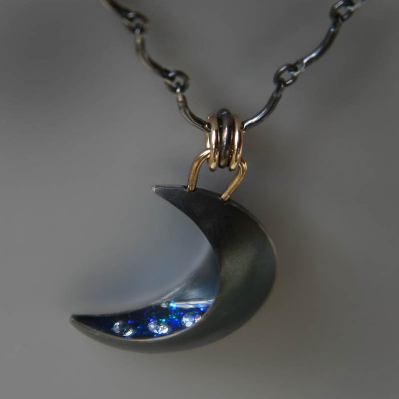 Crescent Moon & Stars Necklace, Crescent Moon Necklace by Jackie Taylor Designs imagem 3