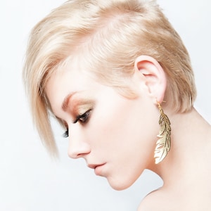 Gold Feder Ohrringe - Mode Schmuck - Braut Schmuck - Laser geschnitten Leder - Statement Schmuck - Kostüm Schmuck - Gold Ohrringe