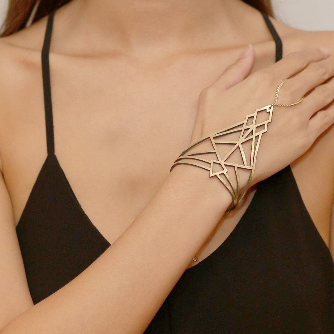 Baby bracelet shop with attached ring