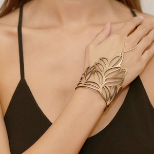 Oscar Handring - Modeschmuck - Brautschmuck - Laser Cut Leder - Statement Schmuck - Sklavenarmband - Geometrischer Handring