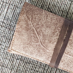 Porta tabacco in Tessuto Marmo, cotone e finta pelle, chiusura con laccio, artigianale made in italy, tasca accendino e cartine separate