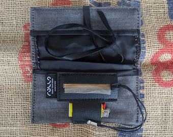 Tabaketui, Black Canvas Denim, Jeans, Baumwolle, Canvas und Kunstleder, handgefertigt in Italien, Etui mit Tasche für Papiere und Feuerzeug