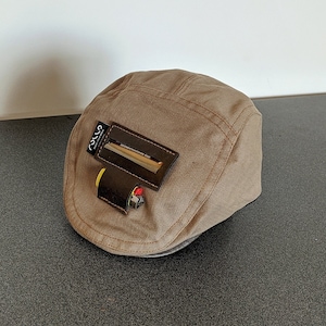 Casquette plate avec porte-carte et briquet. Béret, Chapeau, jolie casquette. Cadeau d'anniversaire drôle.