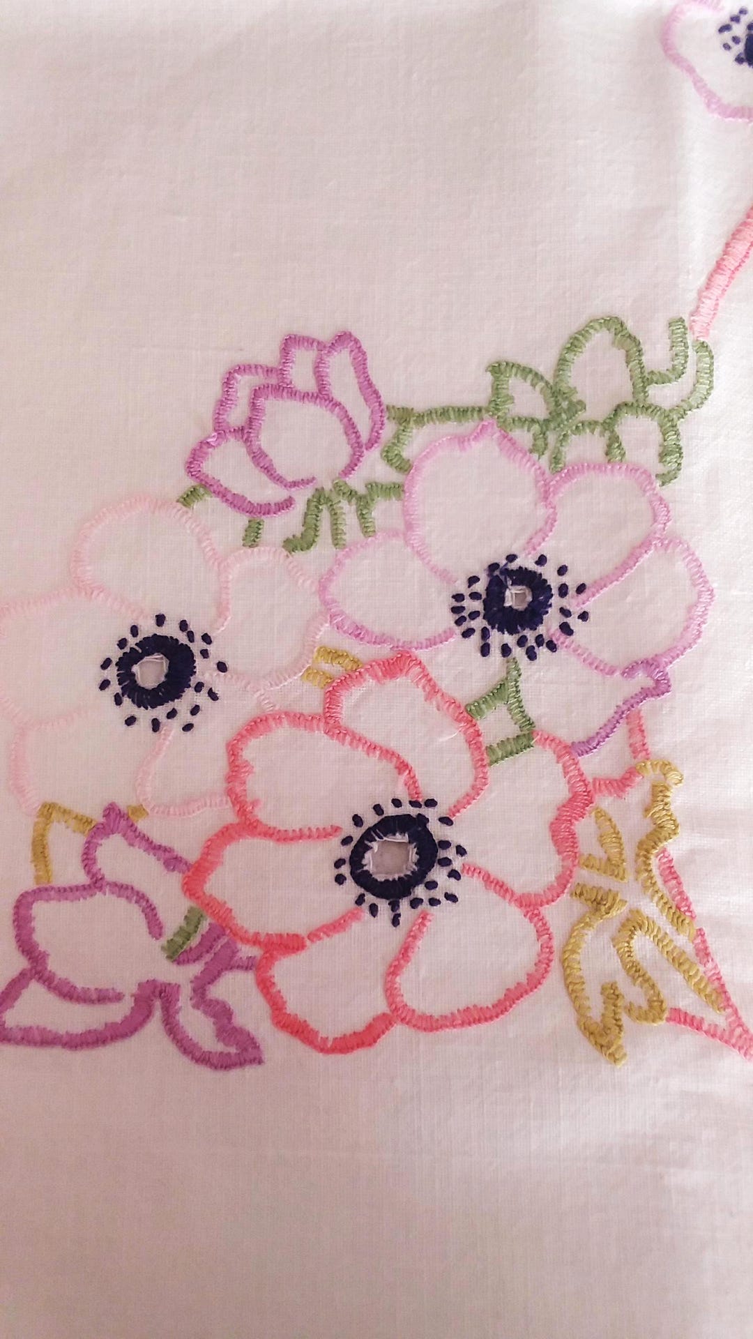 Beautiful Vintage Embroidered Floral Cut-work Table Cloth 31 X 33/coral ...