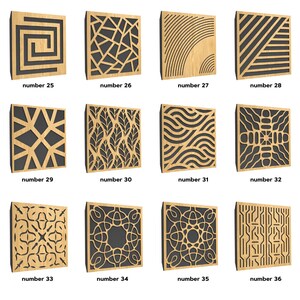 Puede incluir: Doce dise&ntilde;os diferentes de paneles ac&uacute;sticos con veta de madera y recortes negros. Los paneles est&aacute;n numerados del 25 al 36.