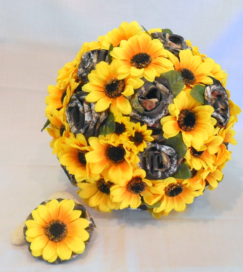 Sunflower Mossy Oak Camo Bouquet image 0