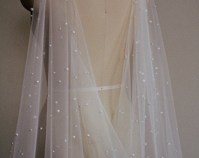 Captivating Rhinestones Pearls Short Bridal Cape