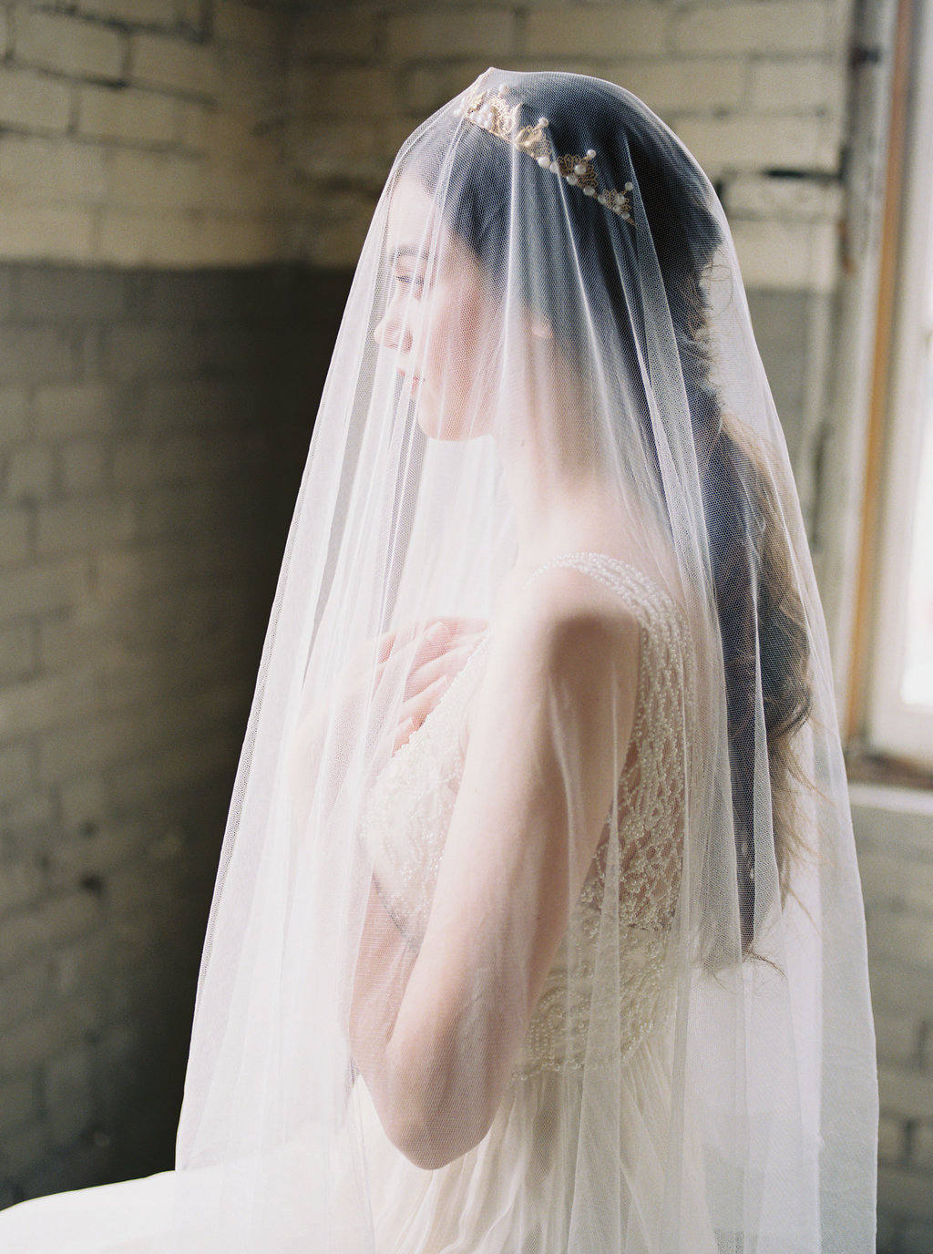 ?Circle-Cut Tulle Drop Veil Crystal raindrop short bridal veil with blusher - Crystal  main image 2