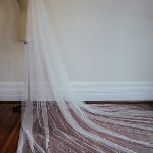 Scattered Pearl Veil main image 1